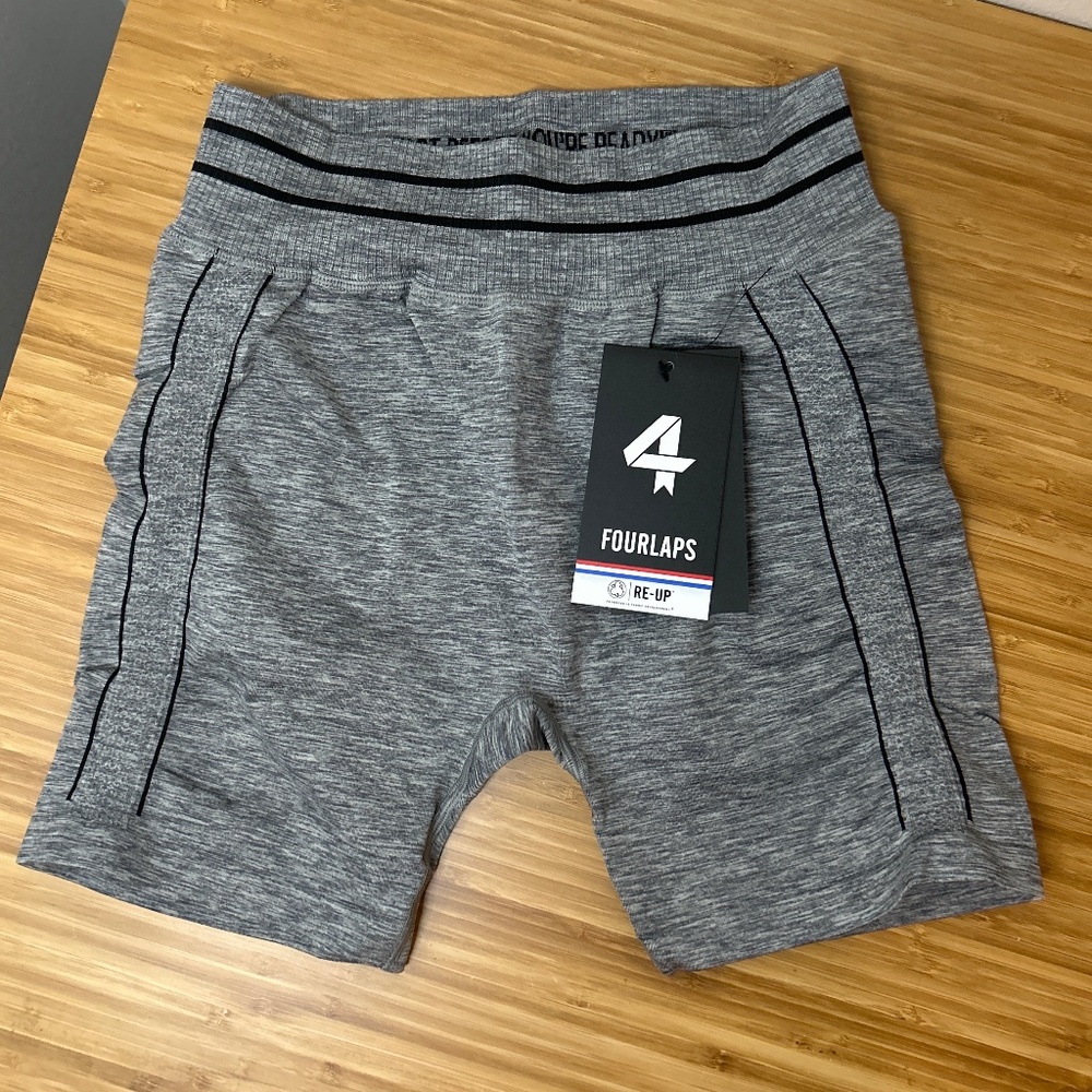 NWT  FOURLAPS AERO SEAMLESS 5” SHORT